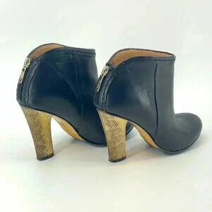 GUESS  by MARCIANO